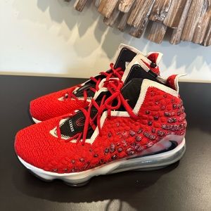 Nike Lebron 17 Uptempo